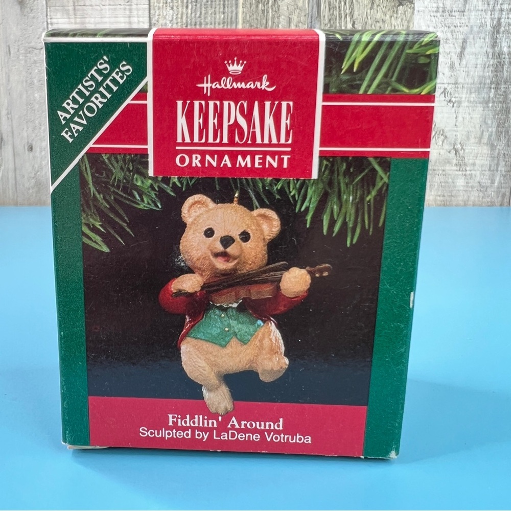 Hallmark Keepsake Ornament Fiddlin’ Around Handcrafted Artists Favorites